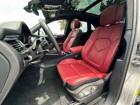 Used 2026 Porsche Macan AWD/4WD image 5