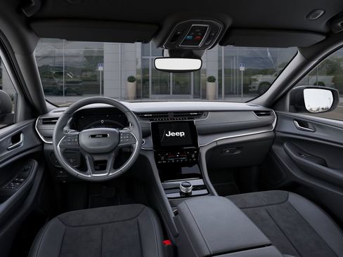 New 2025 Jeep Grand Cherokee Altitude w/ Trailer Tow Package AWD/4WD image 14