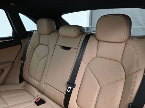 Used 2025 Porsche Macan image 6