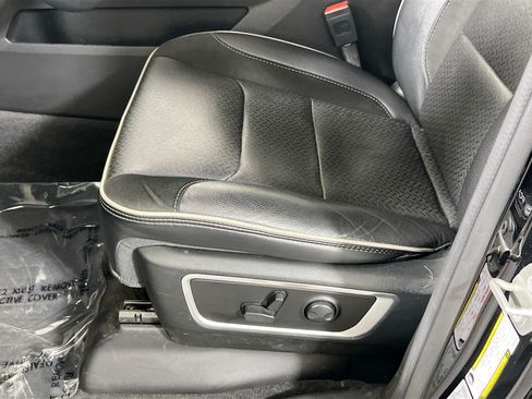 Used 2023 RAM 1500 Laramie AWD/4WD image 19