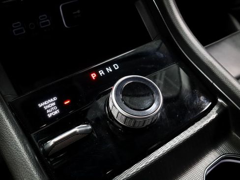 Used 2024 Jeep Grand Cherokee Limited w/ Luxury Tech Group II image 35