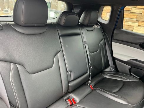 Used 2025 Jeep Compass Limited image 31