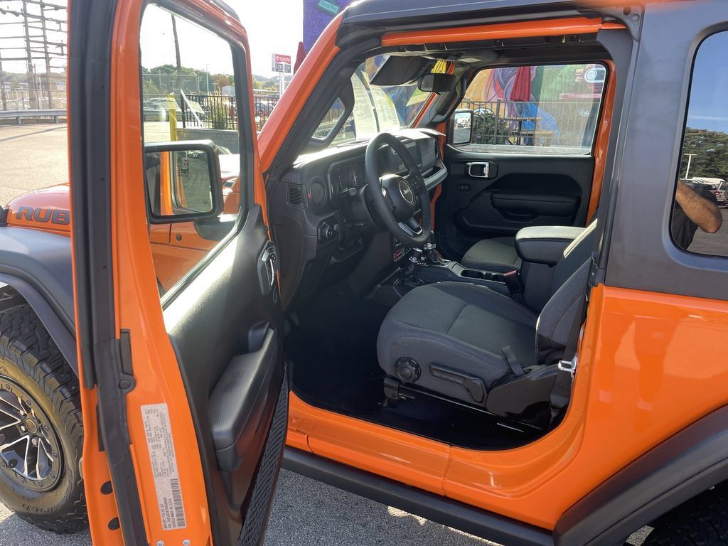 Used 2025 Jeep Wrangler Rubicon w/ Xtreme 35 Tire Package AWD/4WD image 14