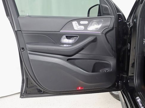 Used 2024 Mercedes-Benz GLE 350 4MATIC w/ AMG Line Exterior image 35