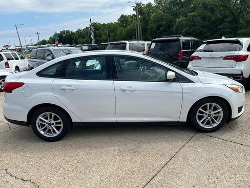 Used 2017 Ford Focus SE FWD image 8