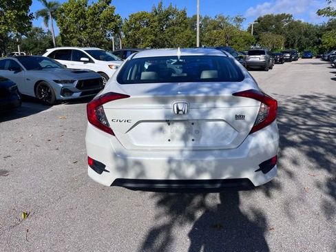 Used 2018 Honda Civic EX image 5