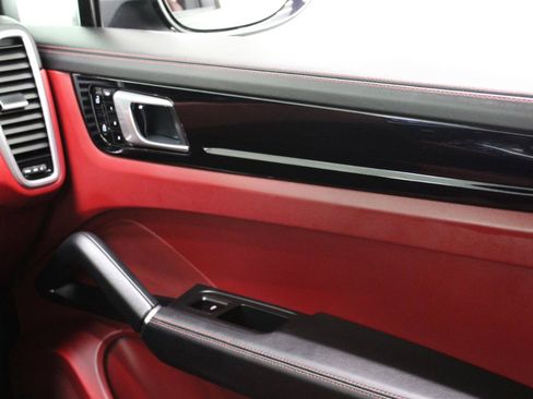 Used 2019 Porsche Cayenne AWD/4WD image 56