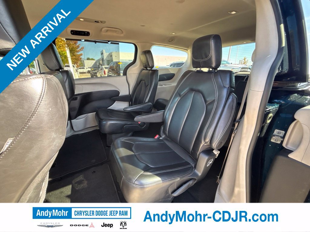 Used 2023 Chrysler Pacifica Touring-L FWD image 13