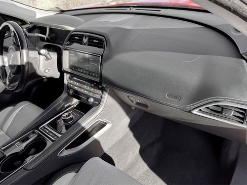 Used 2017 Jaguar F-PACE R-Sport image 30