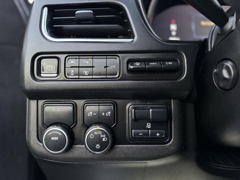 Used 2022 Chevrolet Suburban Premier w/ Premium Package image 40