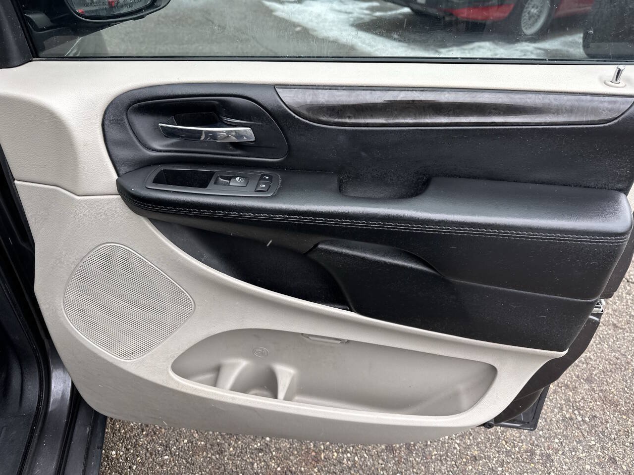 Used 2017 Dodge Grand Caravan FWD image 23