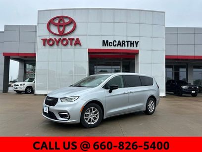 Used 2024 Chrysler Pacifica Touring-L