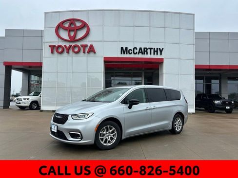 Used 2024 Chrysler Pacifica Touring-L FWD image 1