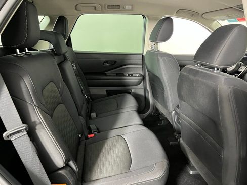 Used 2024 Nissan Pathfinder SV w/ Black Appearance Package image 29