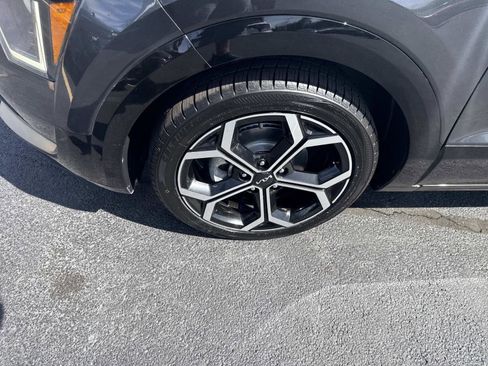 Used 2023 Kia Niro EX Touring FWD image 12