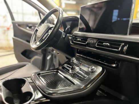 Used 2023 Lincoln Nautilus Reserve AWD/4WD image 15