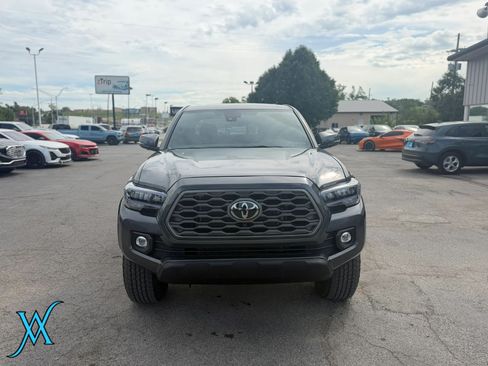 Used 2023 Toyota Tacoma TRD Off-Road w/ TRD Premium Off Road Package AWD/4WD image 2
