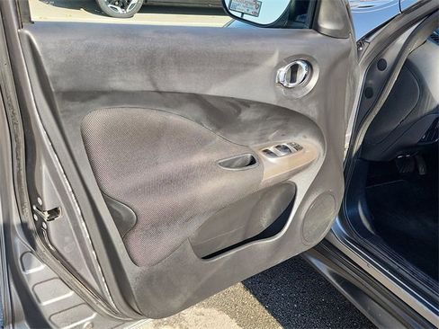 Used 2012 Nissan Juke S image 10