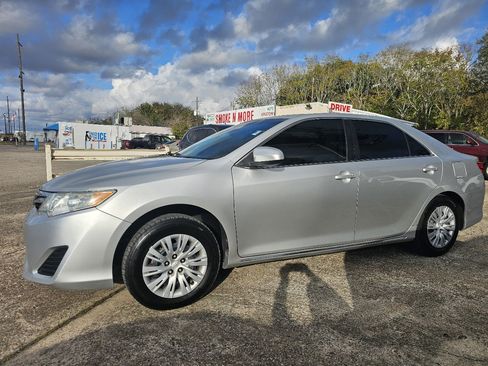 Used 2014 Toyota Camry L image 5