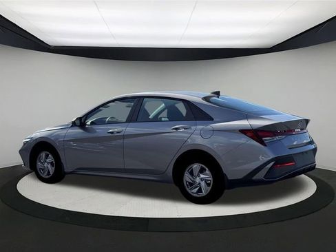 New 2026 Hyundai Elantra SE image 4