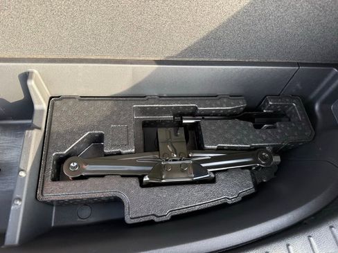 Certified 2023 Hyundai Santa Fe SEL w/ Premium Package image 28