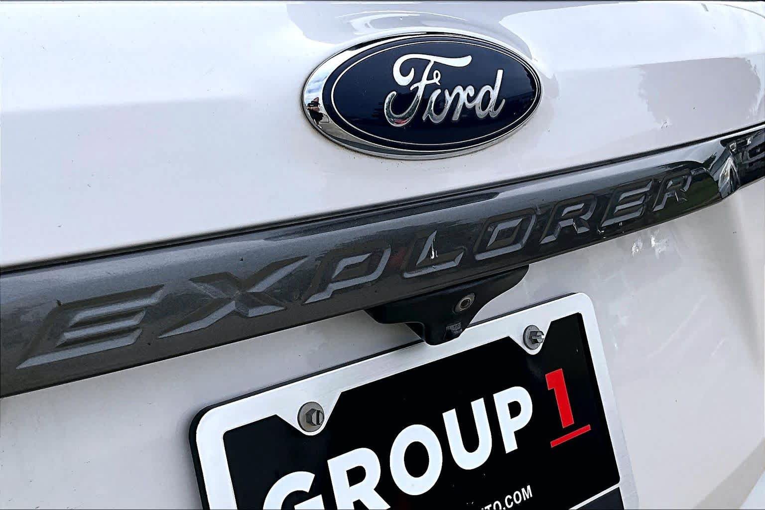 Used 2017 Ford Explorer XLT w/ Equipment Group 202A FWD image 29