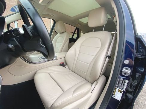 Used 2021 Mercedes-Benz GLC 300 4MATIC image 19