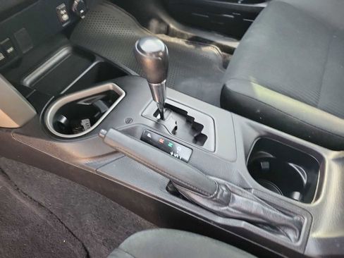 Used 2018 Toyota RAV4 LE image 17