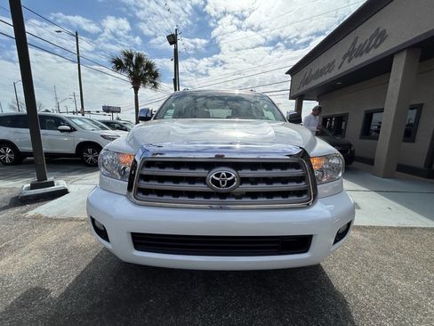 Used 2017 Toyota Sequoia Platinum image 2