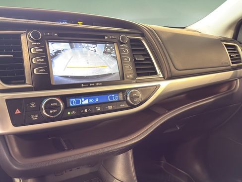Used 2019 Toyota Highlander XLE AWD/4WD image 33