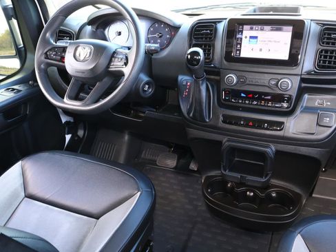 Used 2024 RAM ProMaster 2500 w/ Convenience Group image 11