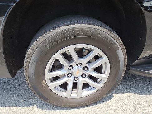 Used 2024 Chevrolet Suburban LT RWD image 25