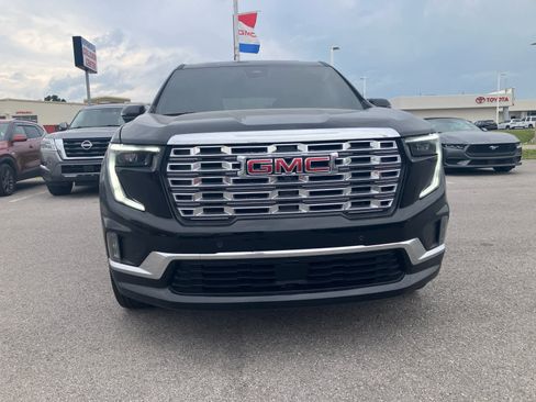 Used 2025 GMC Acadia Denali w/ Super Cruise Package FWD image 2