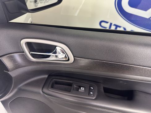 Used 2018 Jeep Grand Cherokee Altitude image 40