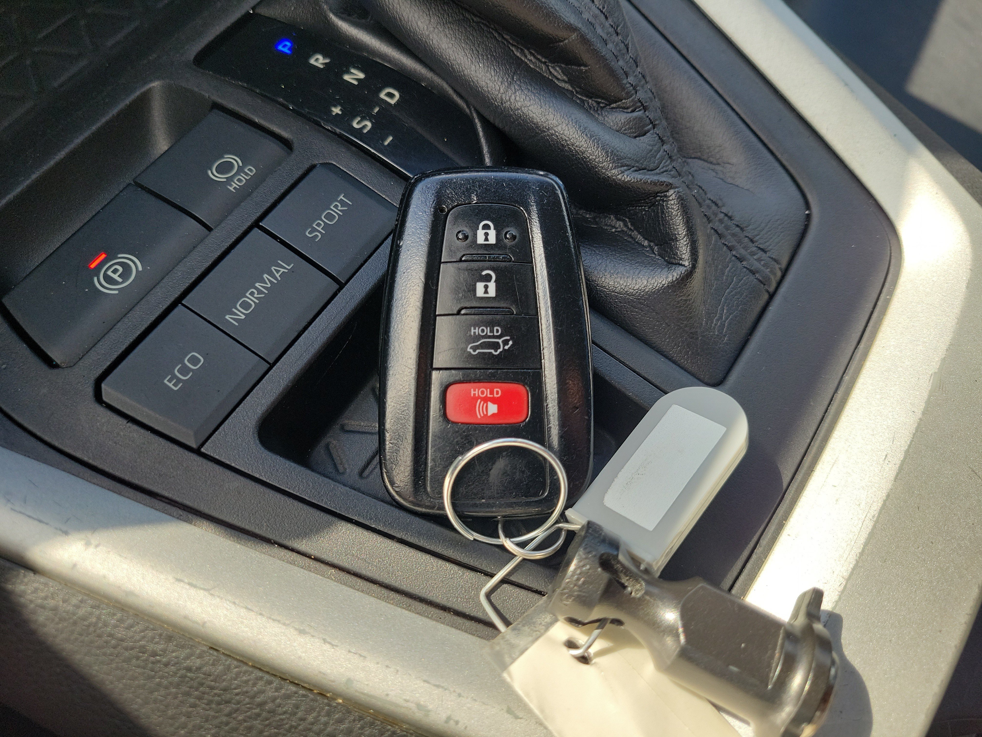 Used 2021 Toyota RAV4 XLE Premium FWD image 29