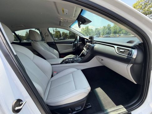 Used 2020 Genesis G70 2.0T RWD image 15