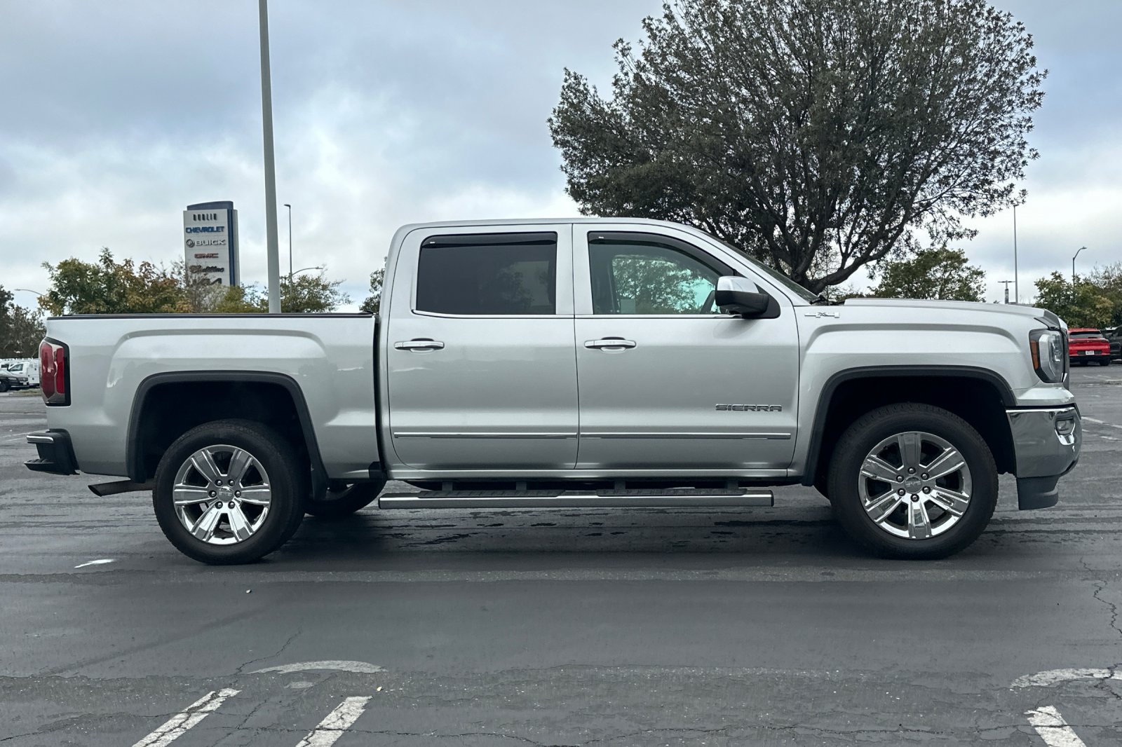 Used 2018 GMC Sierra 1500 SLT AWD/4WD image 3