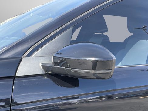 Used 2020 Land Rover Discovery Sport SE R-Dynamic image 28