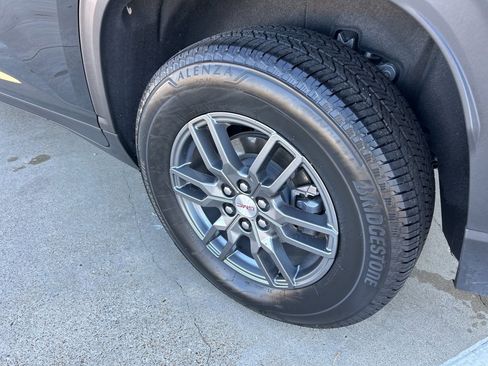 Used 2025 GMC Acadia Elevation image 10