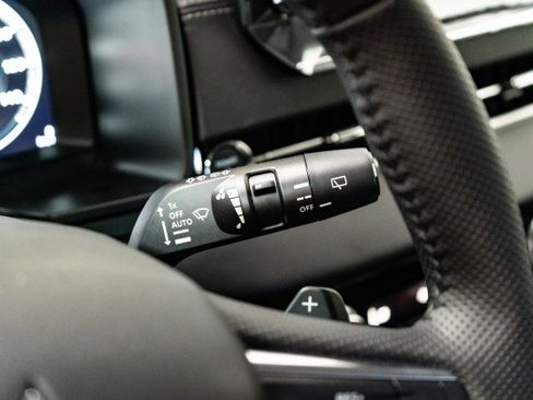 New 2025 Mitsubishi Outlander SE image 16