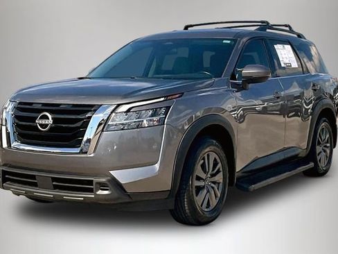 Used 2022 Nissan Pathfinder SV FWD image 2