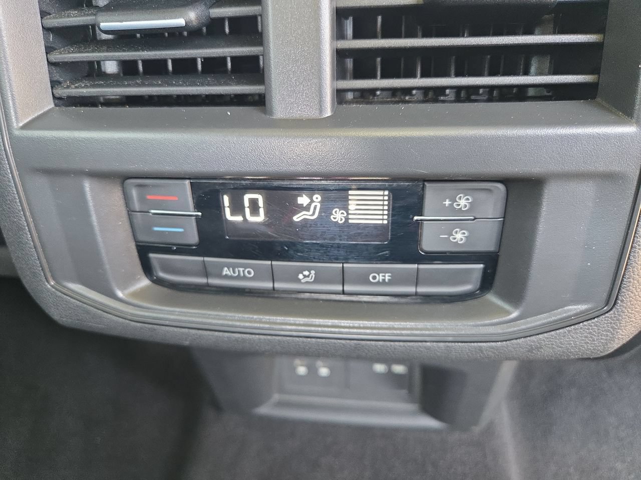 Used 2022 Volkswagen Atlas SEL AWD/4WD image 23