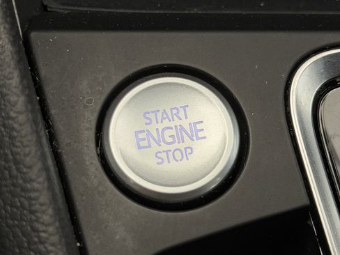 Used 2019 Volkswagen Jetta SEL Premium image 23