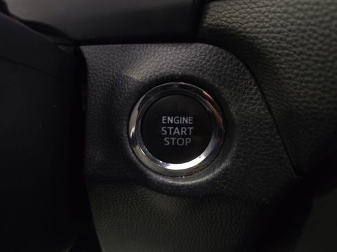 Used 2021 Toyota RAV4 XLE AWD/4WD image 21