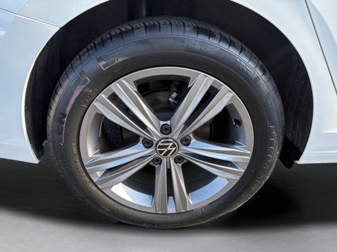 Used 2023 Volkswagen Jetta SE FWD image 9