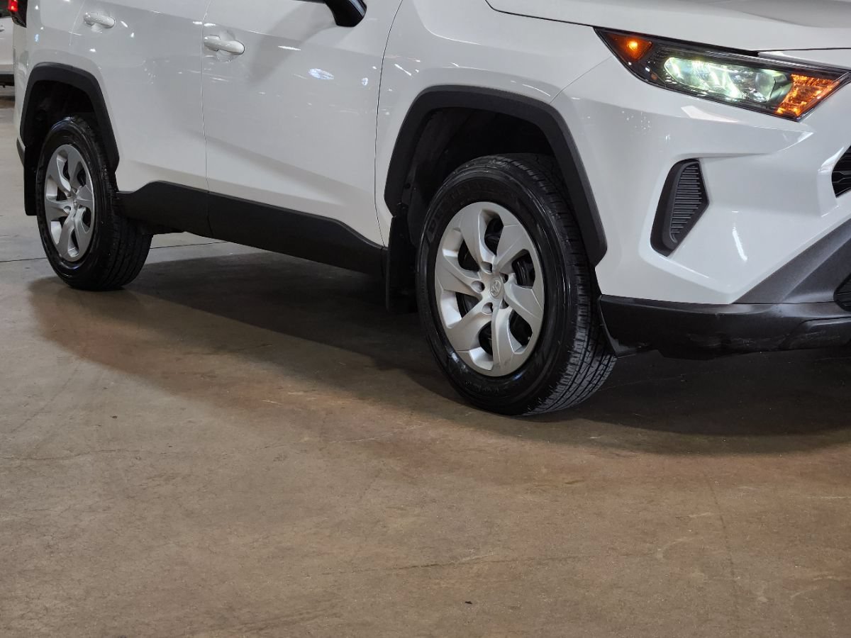 Used 2022 Toyota RAV4 LE FWD image 16