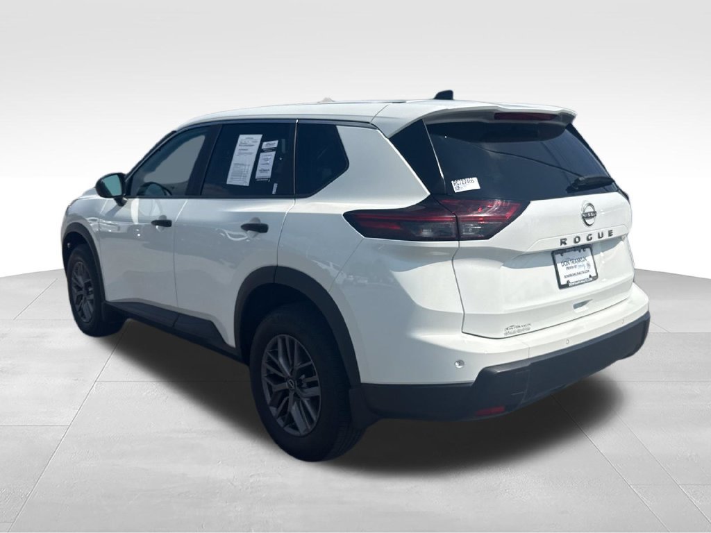 Used 2024 Nissan Rogue S FWD image 3