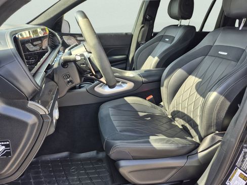 Used 2025 Mercedes-Benz GLS 63 AMG 4MATIC image 26