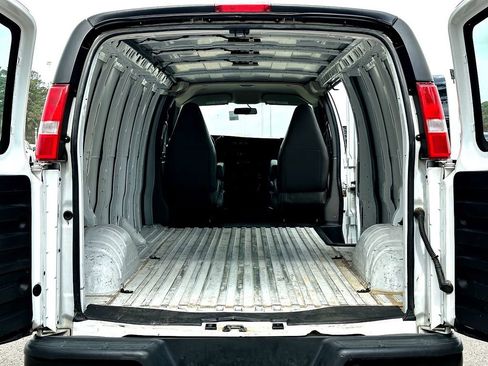 Used 2022 GMC Savana 3500 Extended w/ Driver Convenience Package RWD image 33