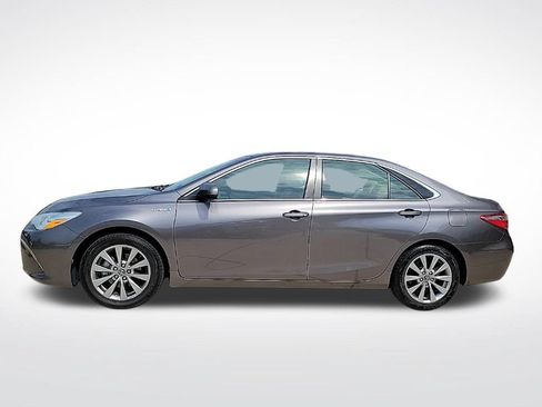 Used 2016 Toyota Camry XLE w/ Moonroof Package FWD image 2